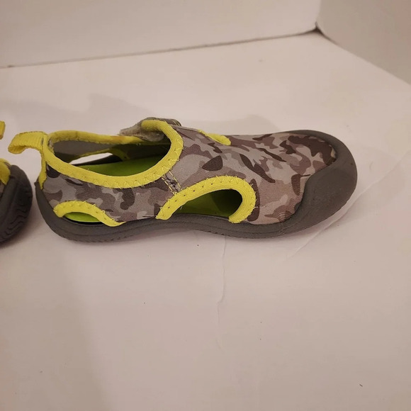 OP Little Boy Water Shoes in Size 5 (Baby) - Picture 6 of 9